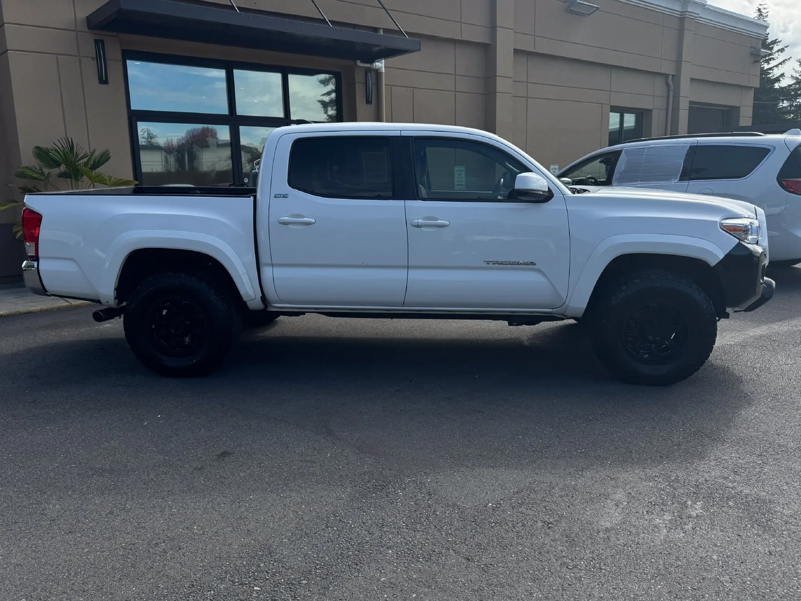 Toyota Tacoma photo 9