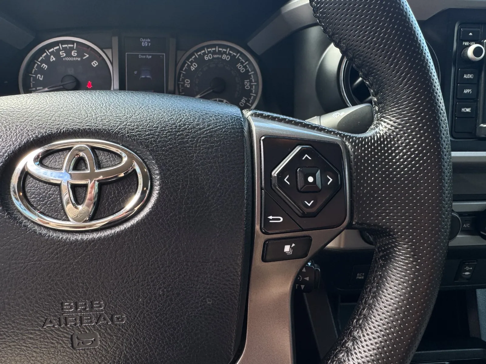 Toyota Tacoma photo 32
