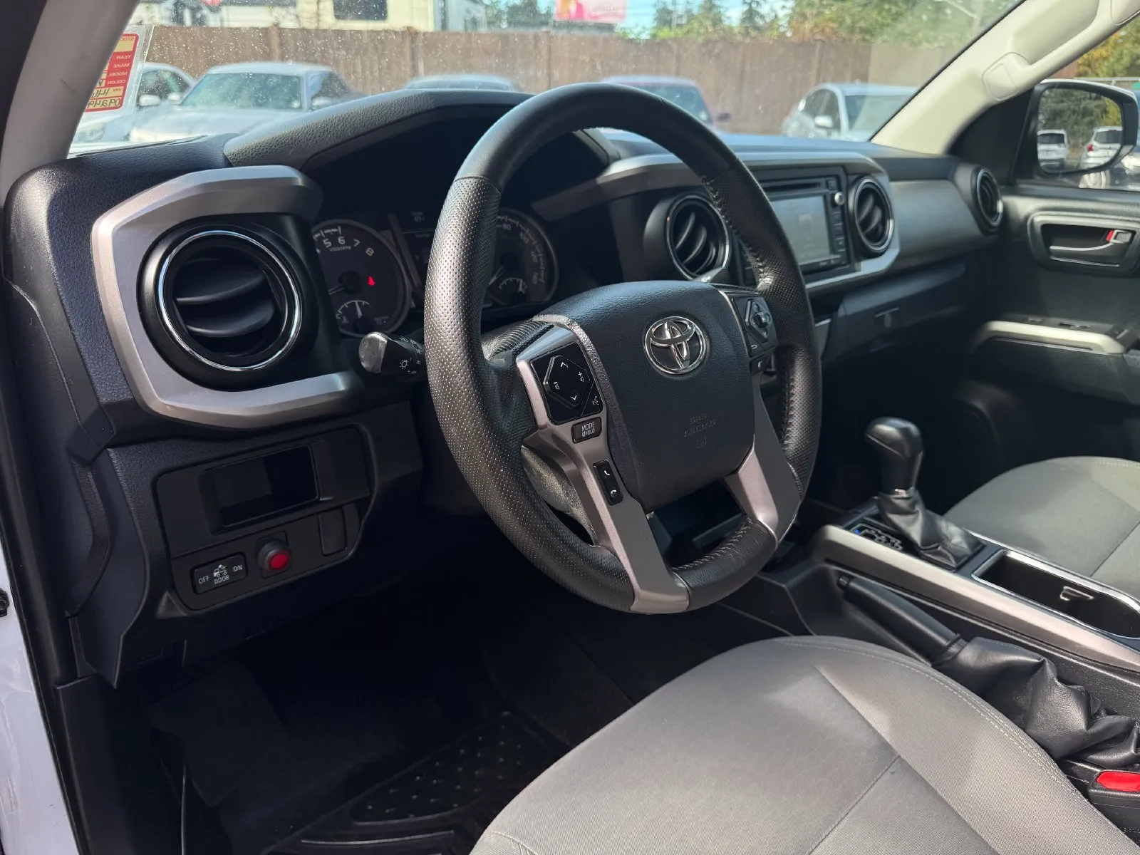 Toyota Tacoma photo 11