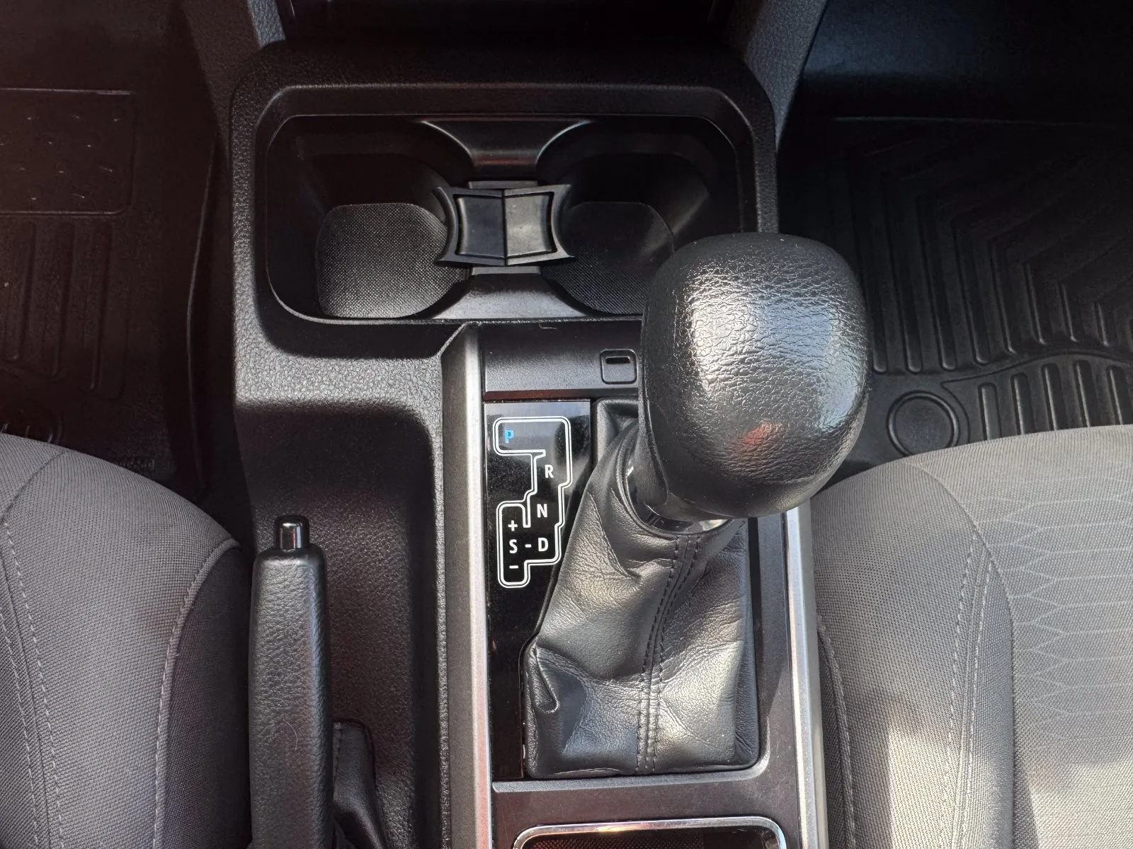 Toyota Tacoma photo 26