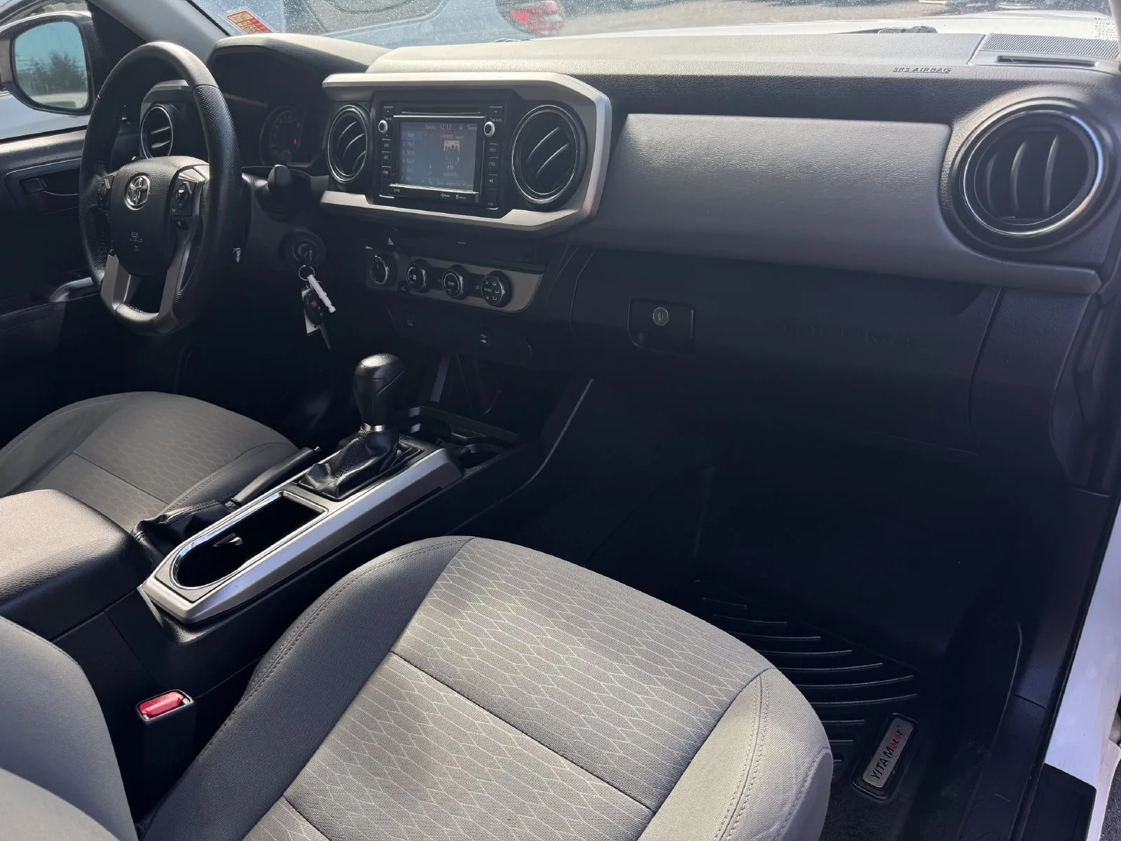 Toyota Tacoma photo 22