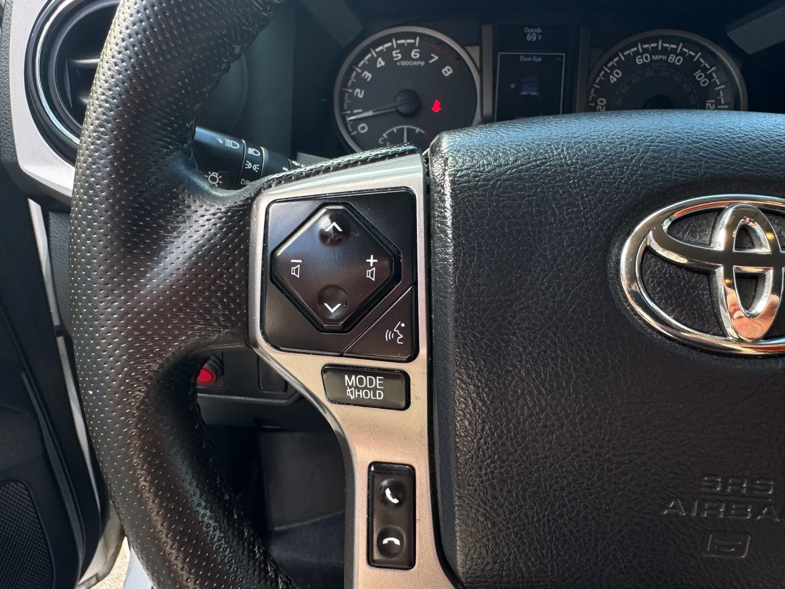 Toyota Tacoma photo 33