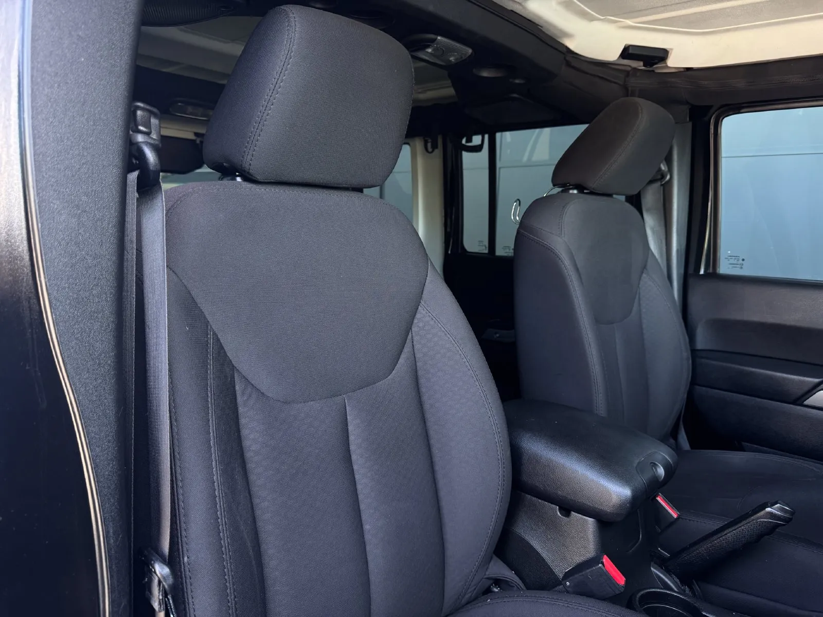 Jeep Wrangler photo 20