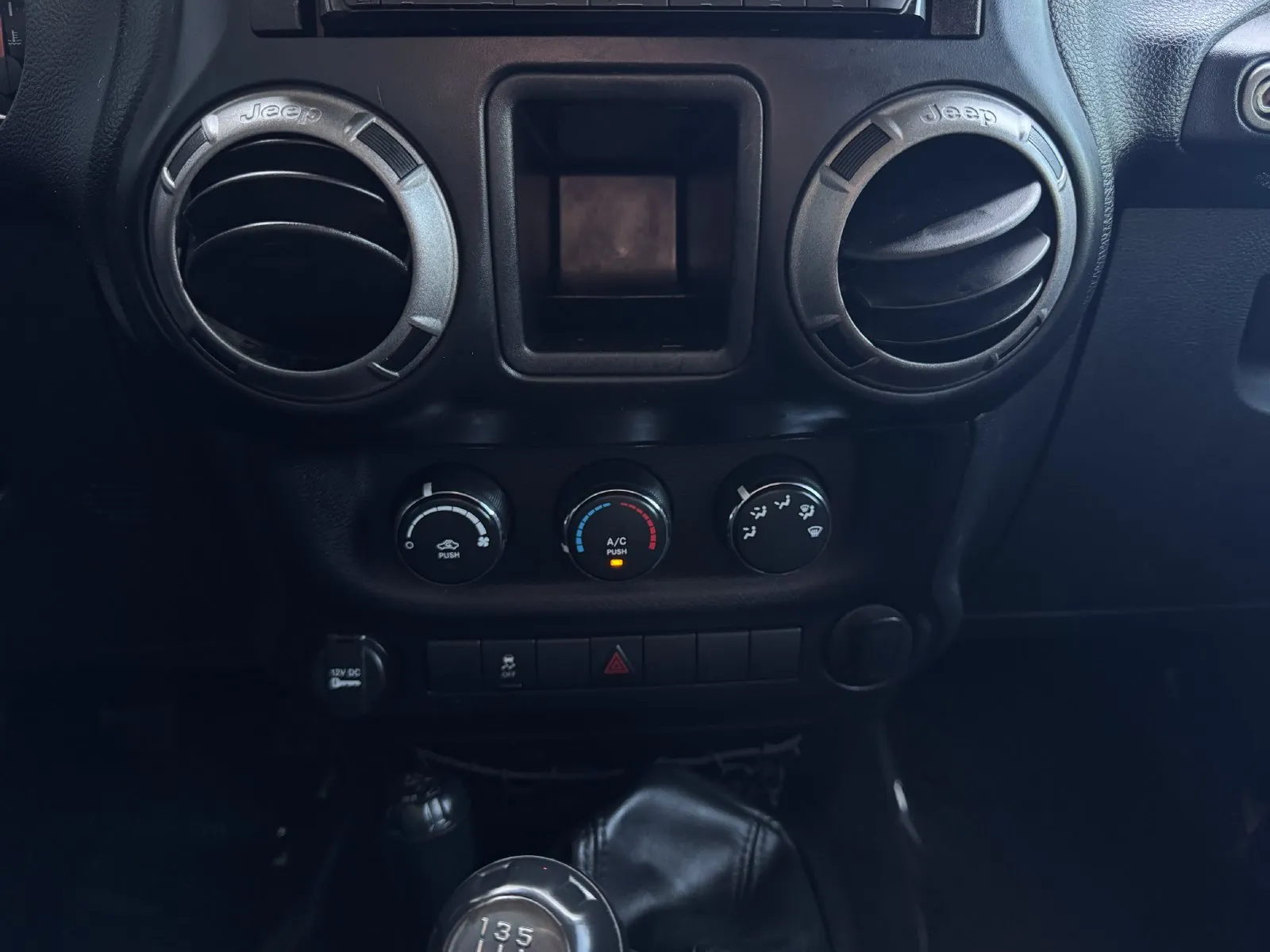 Jeep Wrangler photo 22