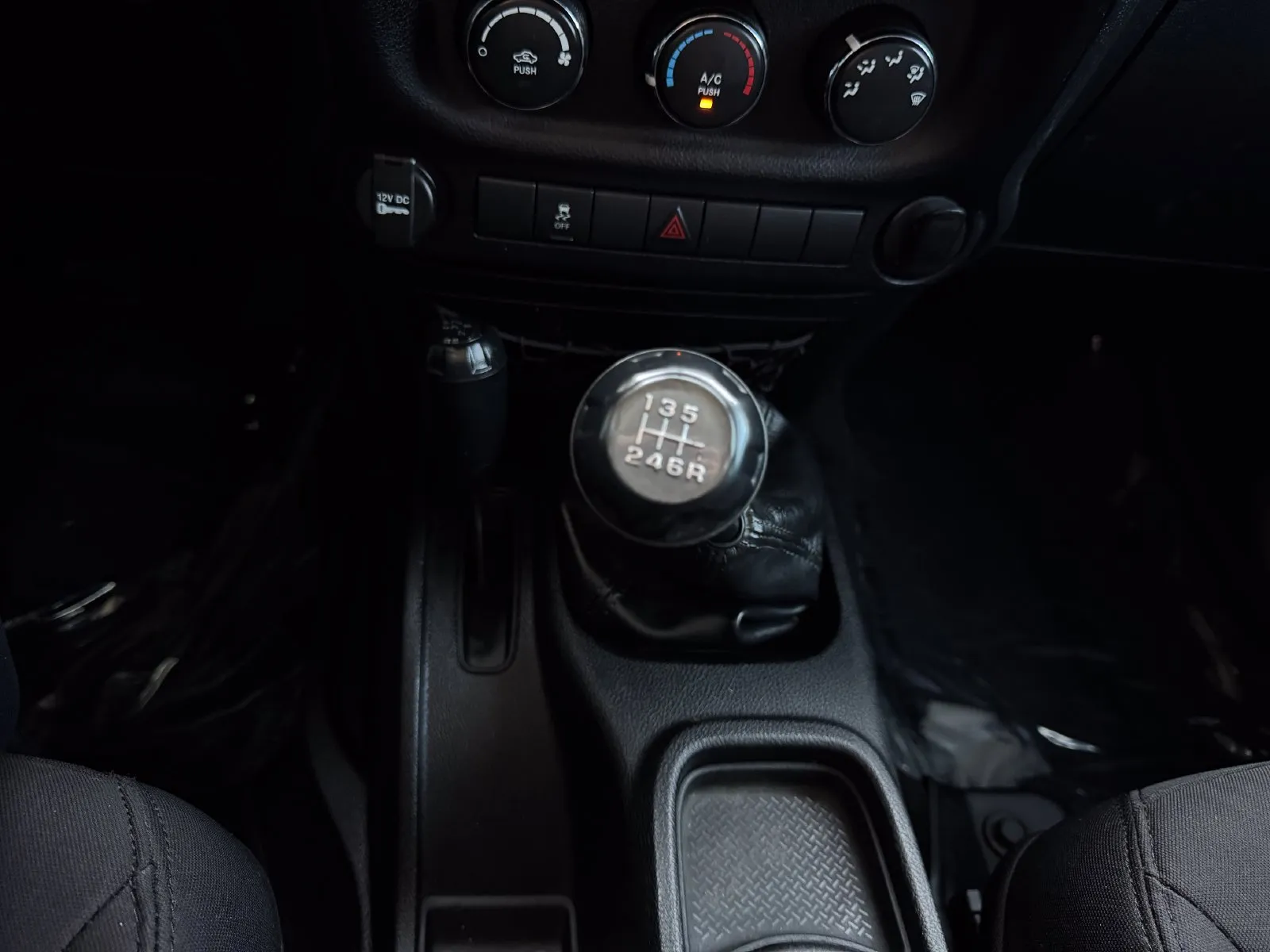 Jeep Wrangler photo 23