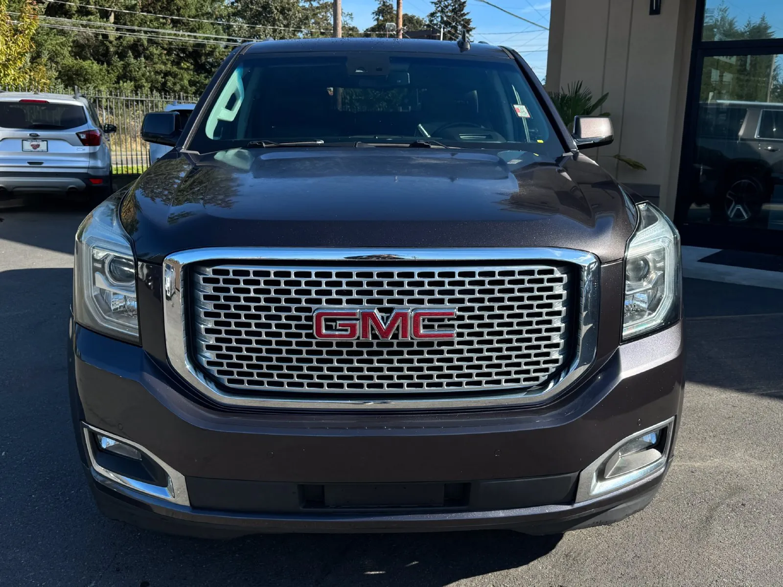GMC Yukon photo 2