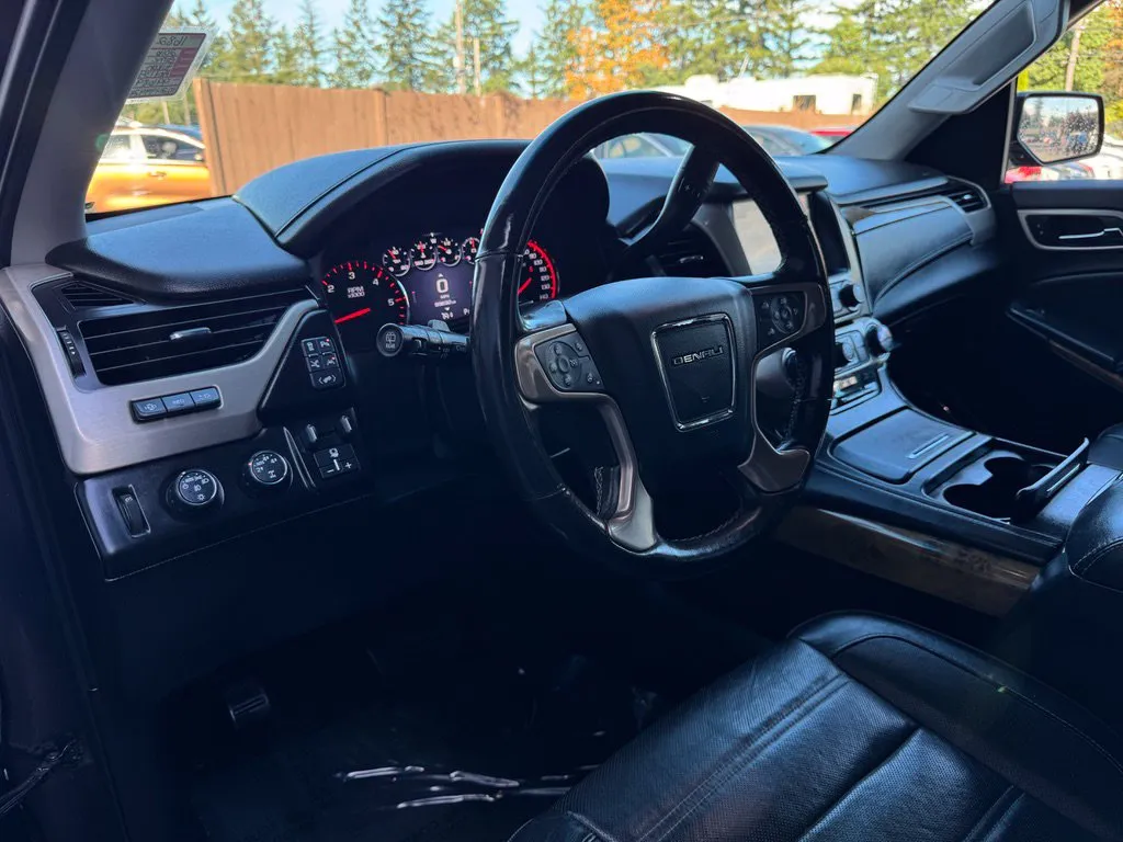 GMC Yukon photo 9