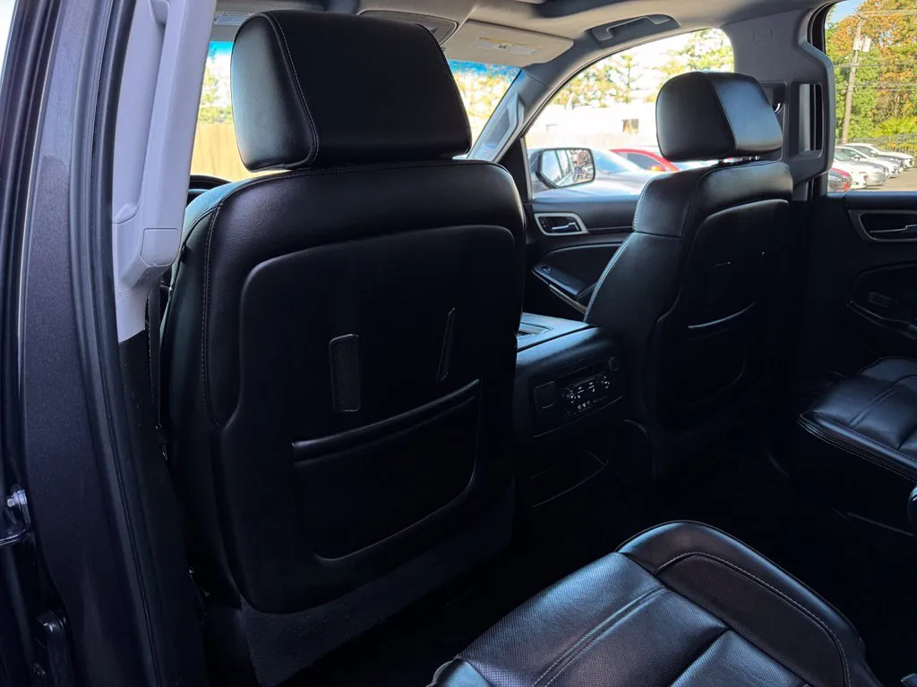 GMC Yukon photo 14
