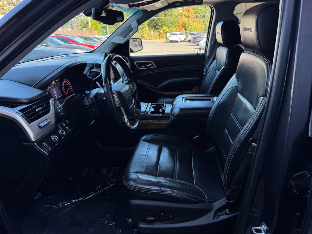 GMC Yukon photo 8