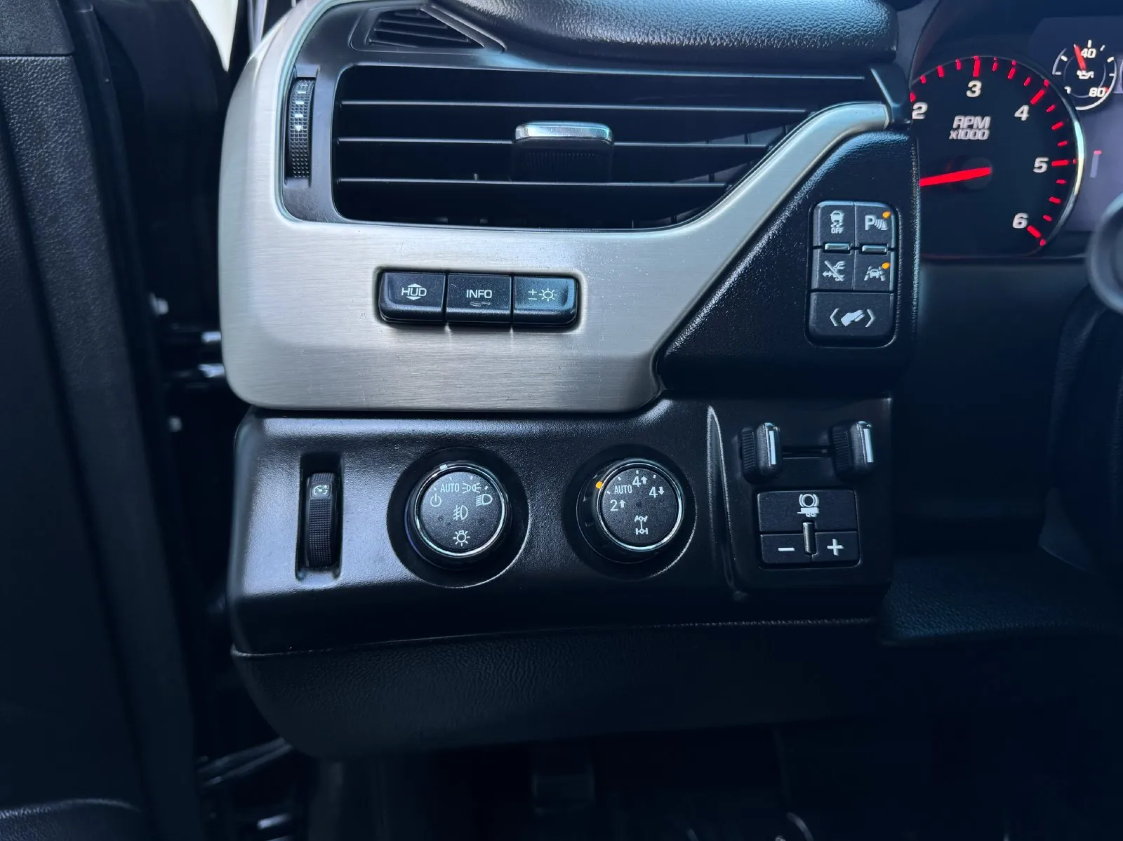 GMC Yukon photo 11