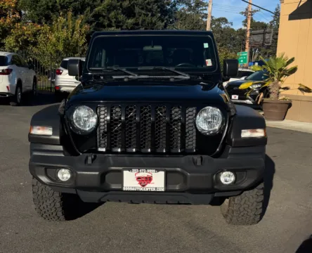 Photos of 2020 Jeep Gladiator Sport for sale in Lakewood, WA at 9999 Auto Center