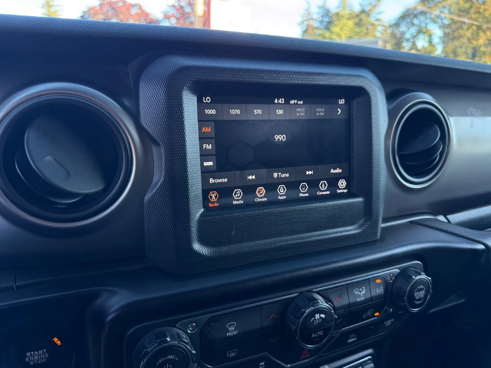 Jeep Gladiator photo 24