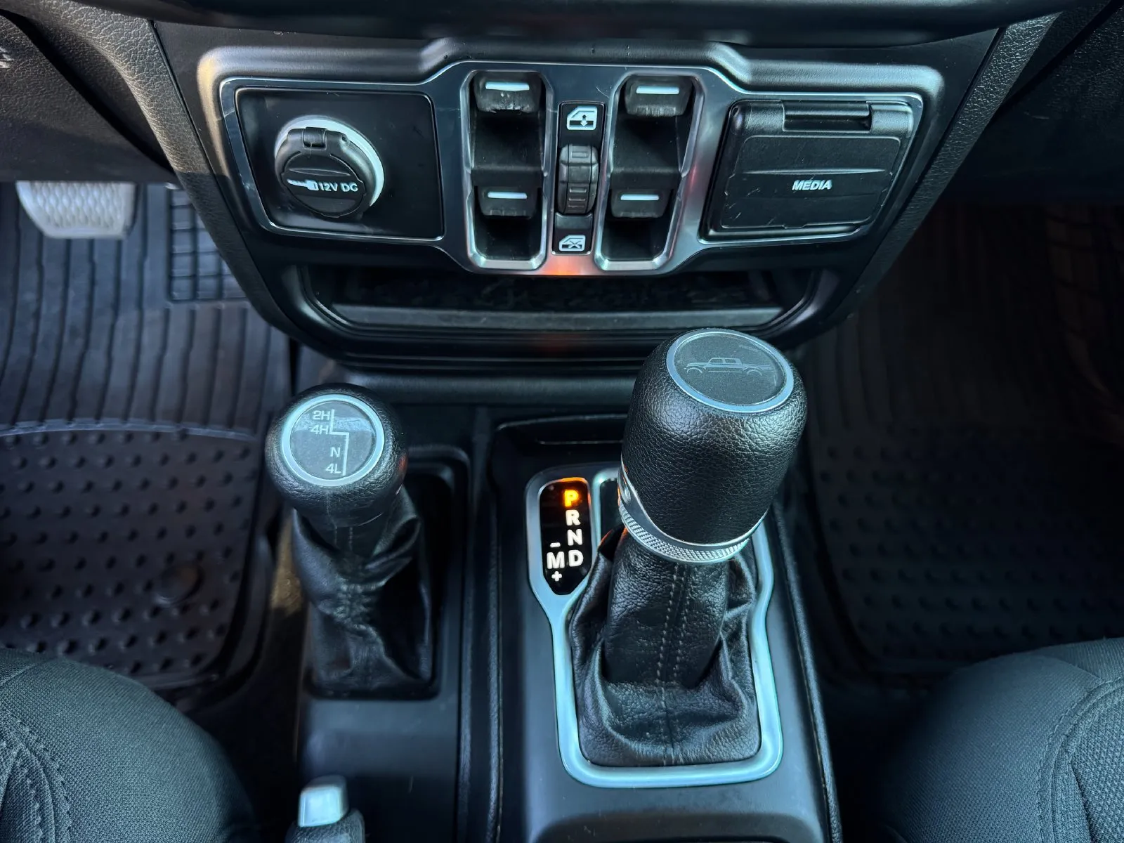 Jeep Gladiator photo 28