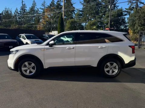More photos of 2022 Kia Sorento LX at 9999 Auto Center, WA