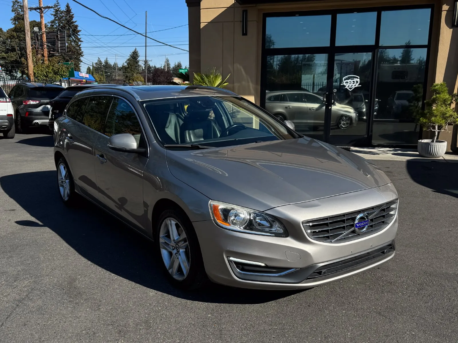 Green 2015 Volvo V60 T5 Premier for sale in Lakewood, WA