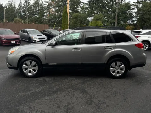 More photos of 2010 Subaru Outback 2.5i Premium at 9999 Auto Center, WA