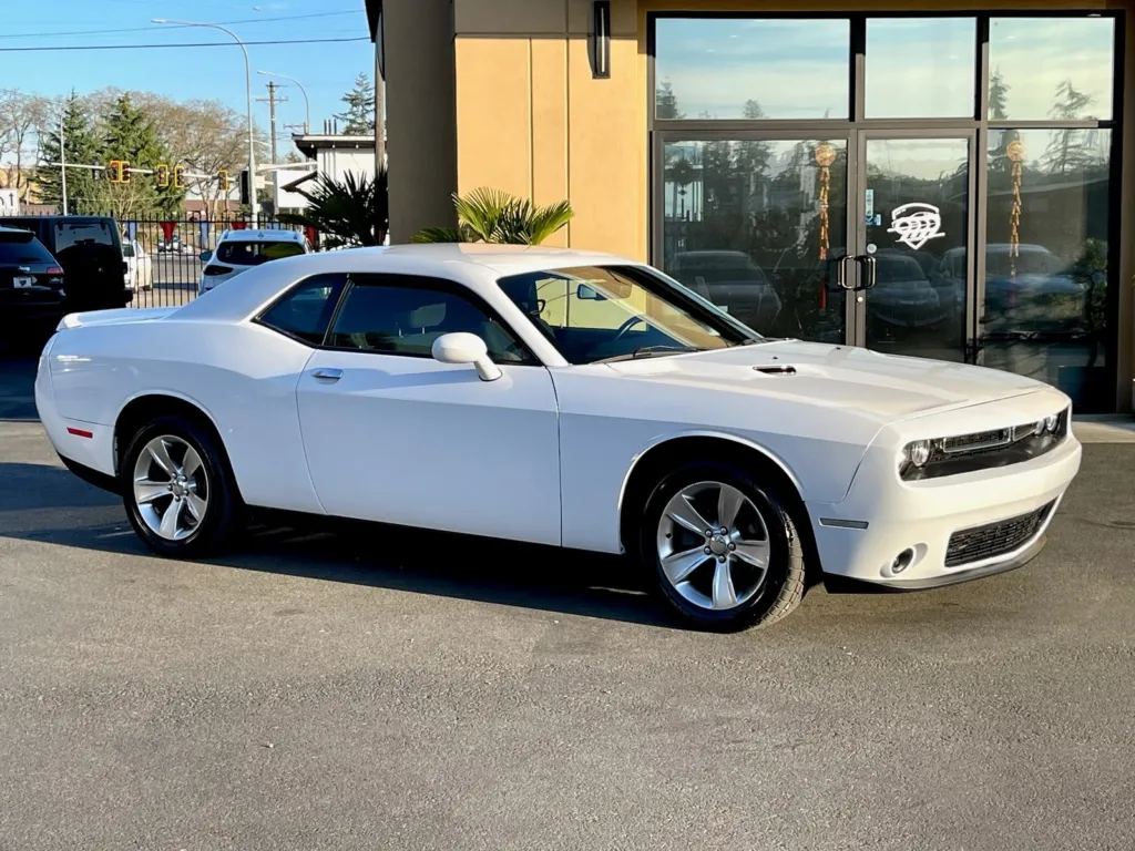 Used 2021 Dodge Challenger SXT for sale in Lakewood, WA at 9999