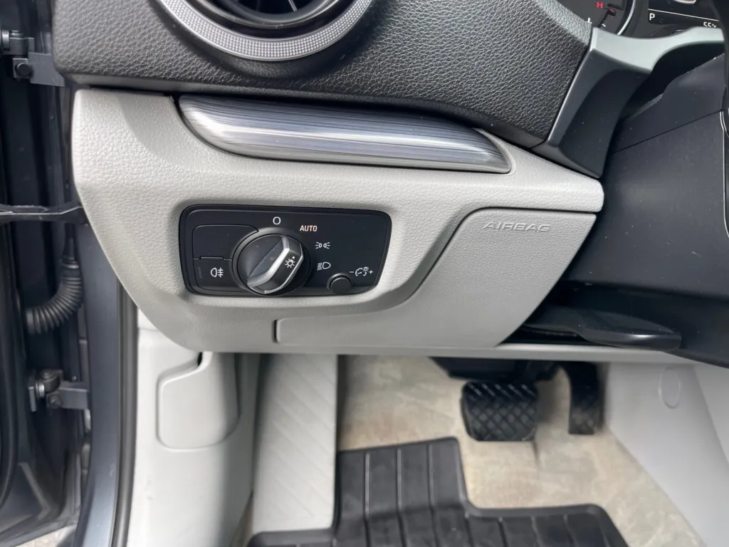 2016 Audi A3 2.0T Premium Plus photo 17