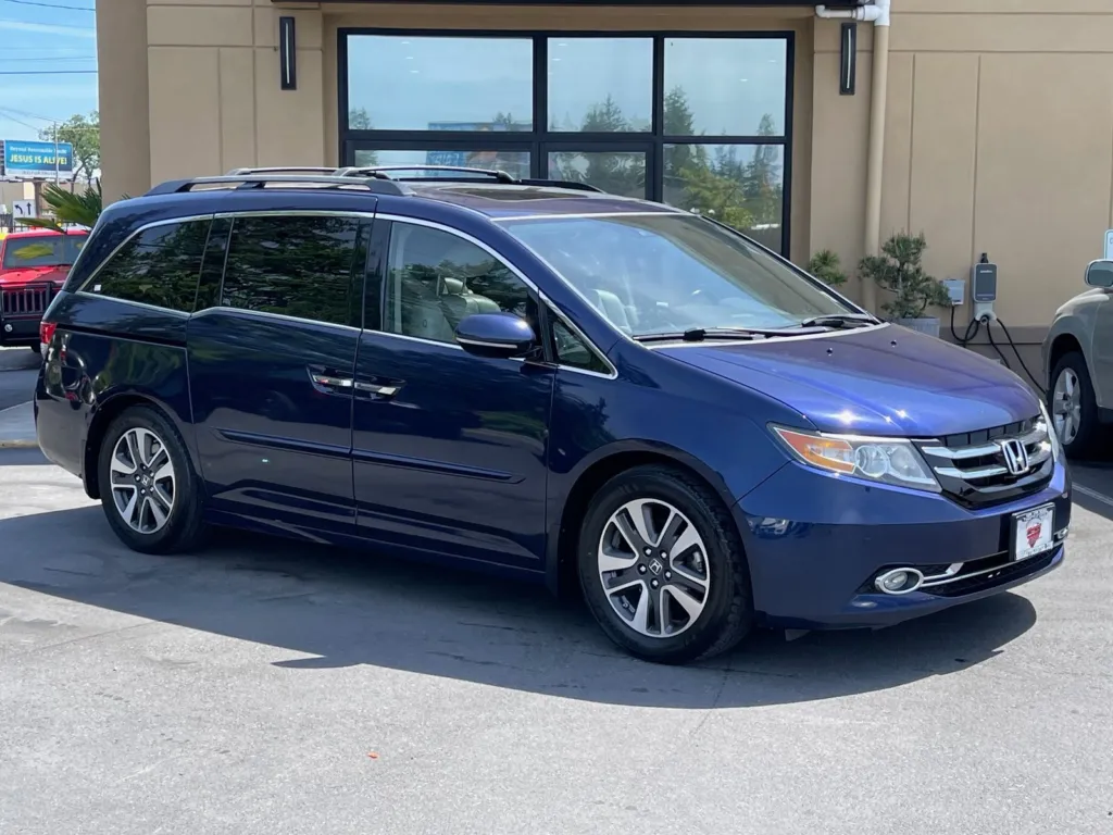 Used 2014 Honda Odyssey Touring Elite for sale in Lakewood, WA at