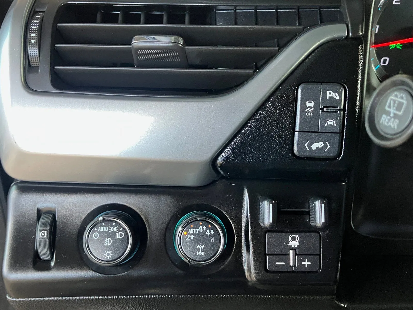 Chevrolet Tahoe photo 32