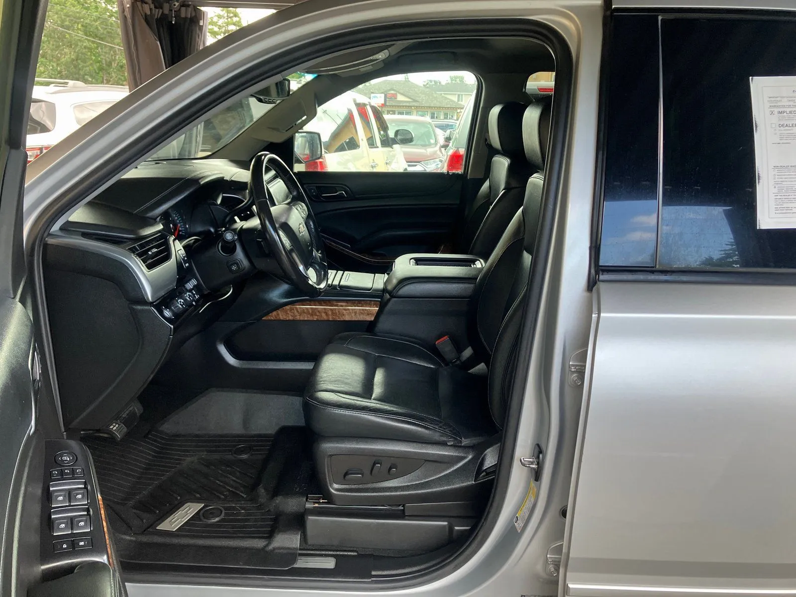 Chevrolet Tahoe photo 9
