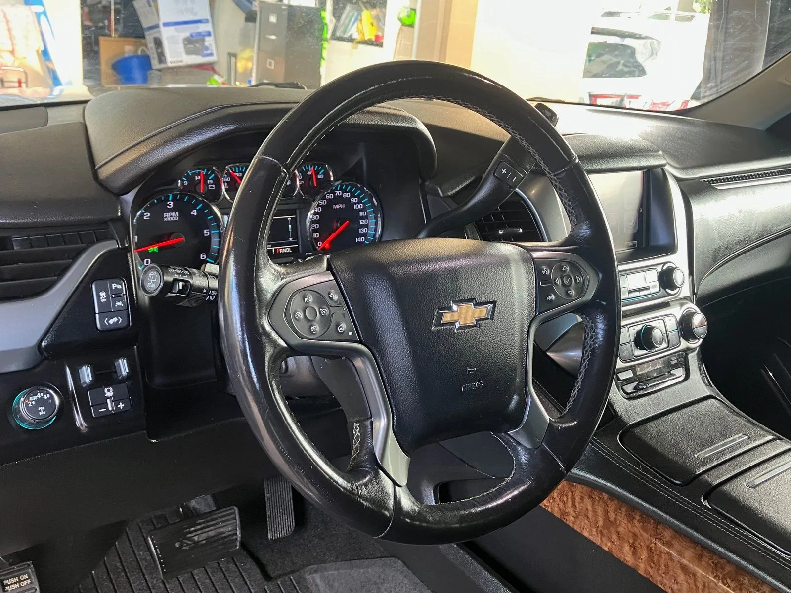Chevrolet Tahoe photo 11
