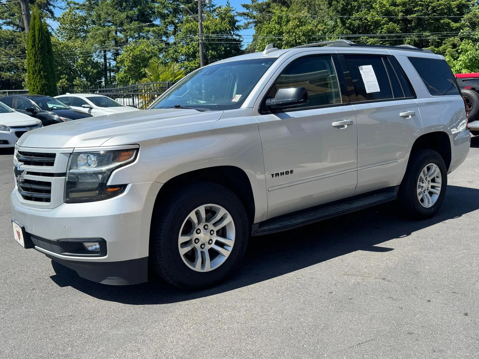 Chevrolet Tahoe photo 3
