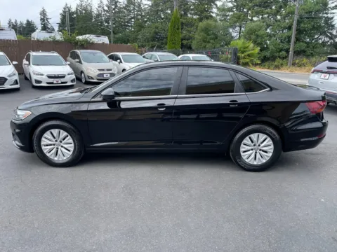 More photos of 2019 Volkswagen Jetta R-Line at 9999 Auto Center, WA