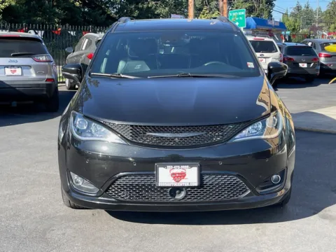 Photos of 2020 Chrysler Pacifica Limited for sale in Lakewood, WA at 9999 Auto Center
