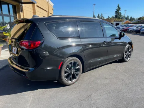 More photos of 2020 Chrysler Pacifica Limited at 9999 Auto Center, WA