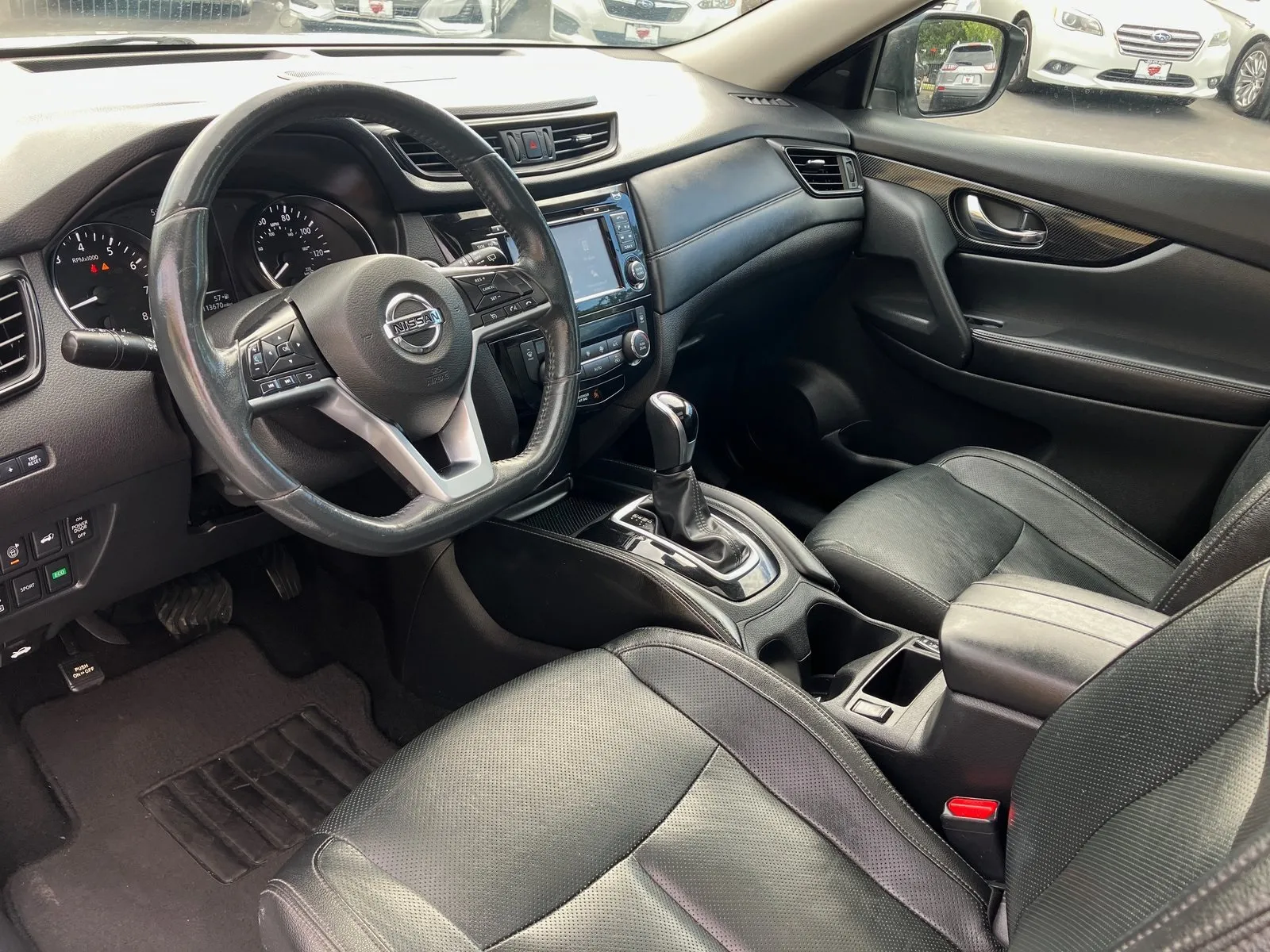 2017 Nissan Rogue SL photo 4
