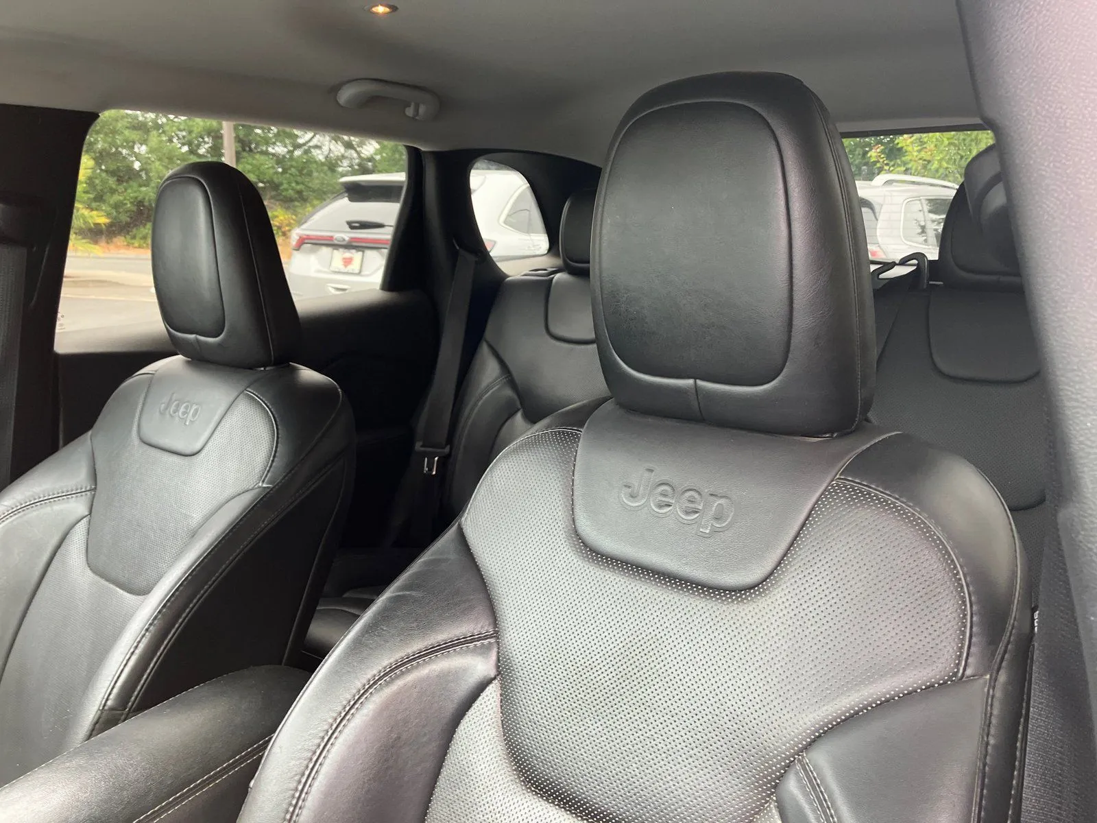 Jeep Cherokee photo 11