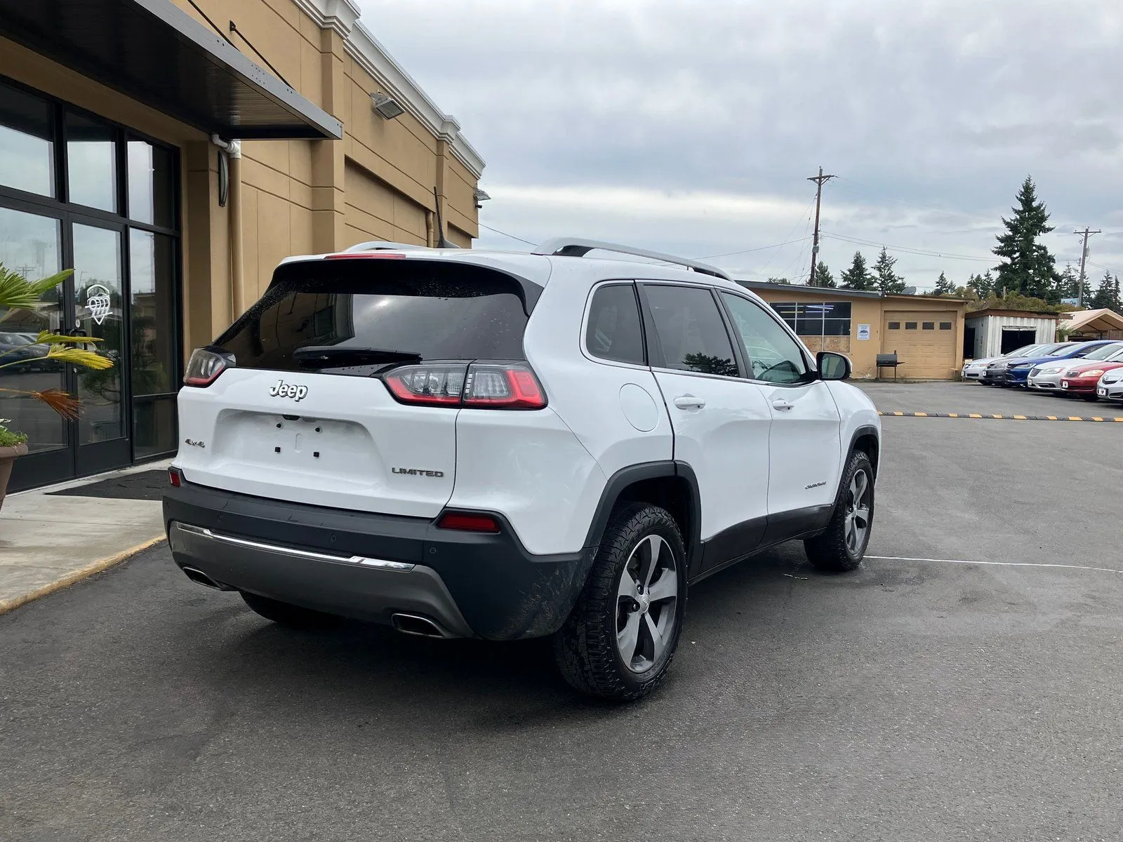 Jeep Cherokee photo 8