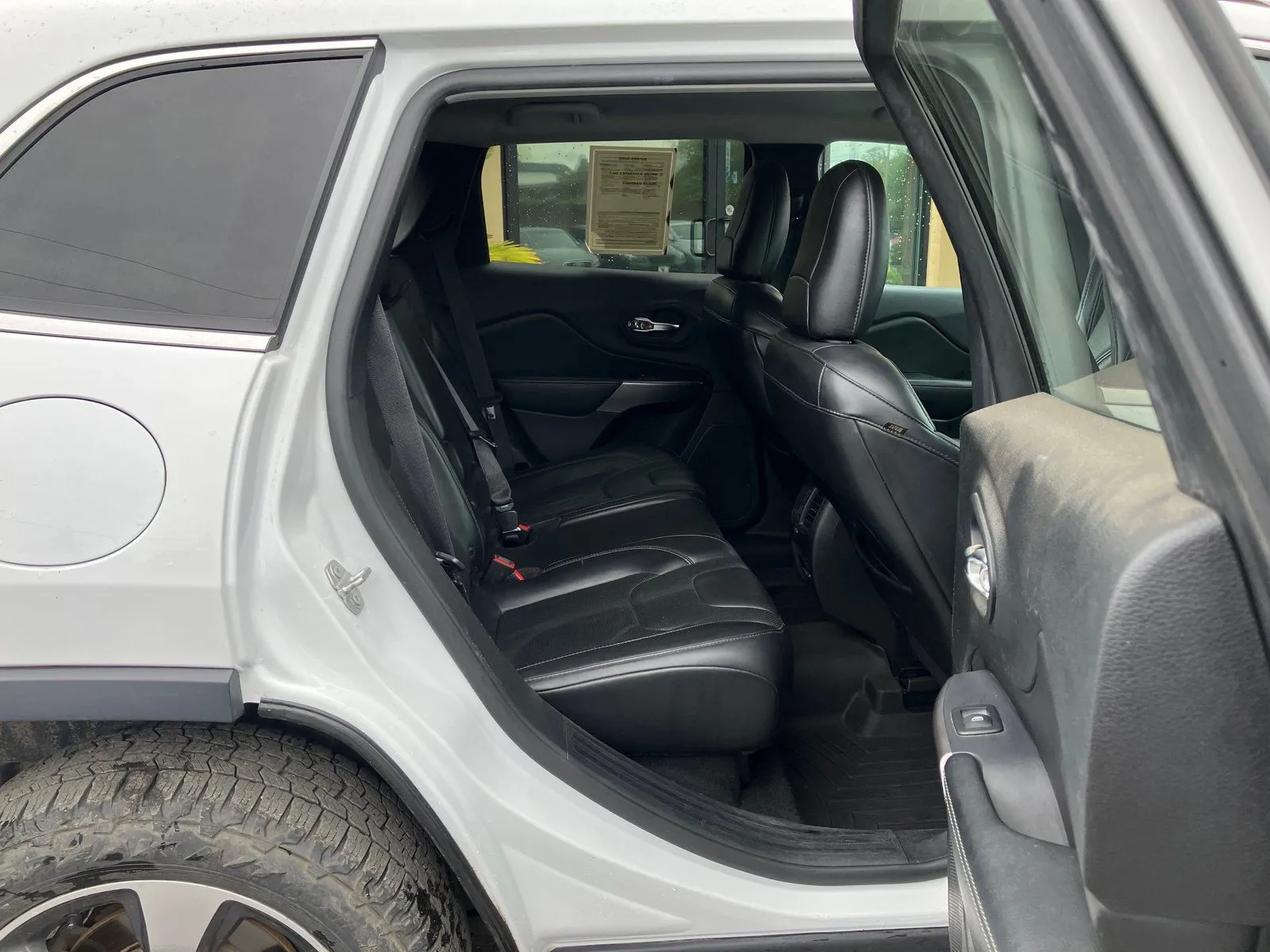 Jeep Cherokee photo 19