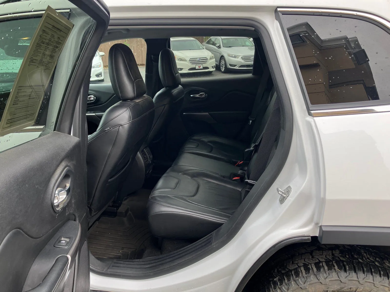 Jeep Cherokee photo 16