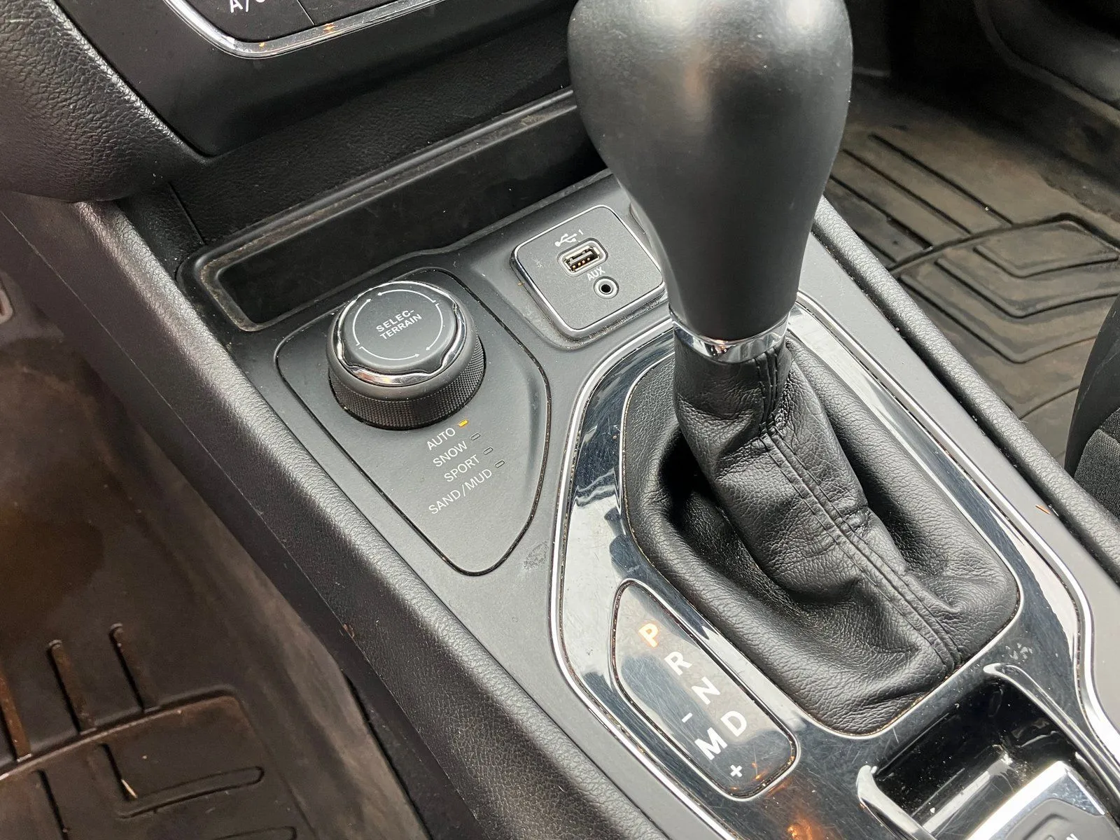 Jeep Cherokee photo 25