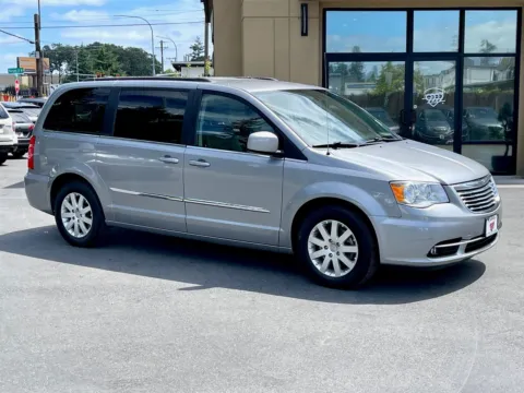 Silver 2016 Chrysler Town & Country Touring for sale in Lakewood, WA