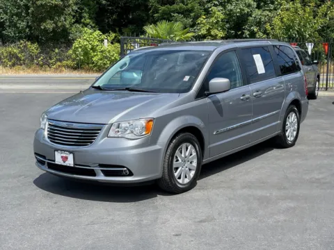 Another view of 2016 Chrysler Town & Country Touring for sale in Lakewood, WA at 9999 Auto Center