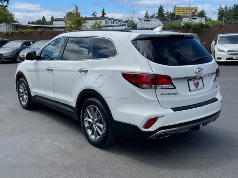 More photos of 2017 Hyundai Santa Fe SE at 9999 Auto Center, WA