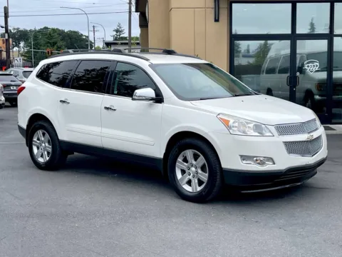 White 2011 Chevrolet Traverse LT for sale in Lakewood, WA
