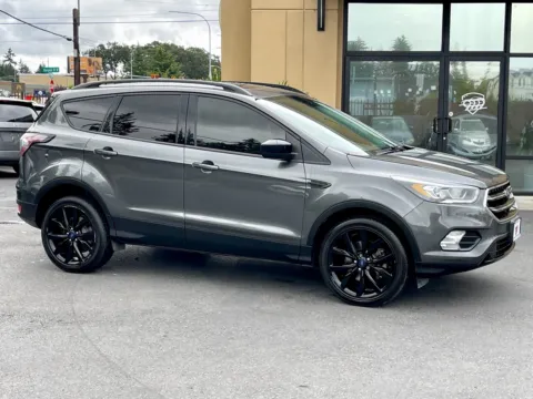 Gray 2017 Ford Escape SE for sale in Lakewood, WA