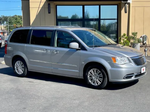 Silver 2016 Chrysler Town & Country Touring-L for sale in Lakewood, WA