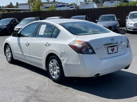 More photos of 2009 Nissan Altima 2.5 at 9999 Auto Center, WA