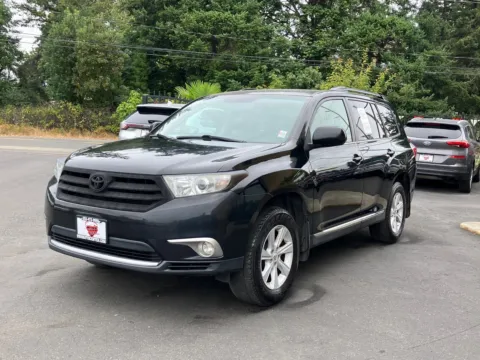More photos of 2012 Toyota Highlander SE at 9999 Auto Center, WA