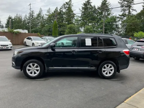 More photos of 2012 Toyota Highlander SE at 9999 Auto Center, WA