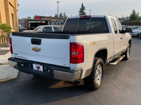 More photos of 2009 Chevrolet Silverado 1500 LT at 9999 Auto Center, WA