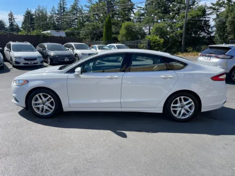 More photos of 2016 Ford Fusion SE at 9999 Auto Center, WA