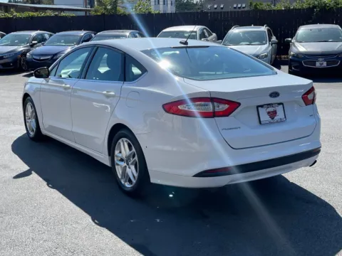 More photos of 2016 Ford Fusion SE at 9999 Auto Center, WA
