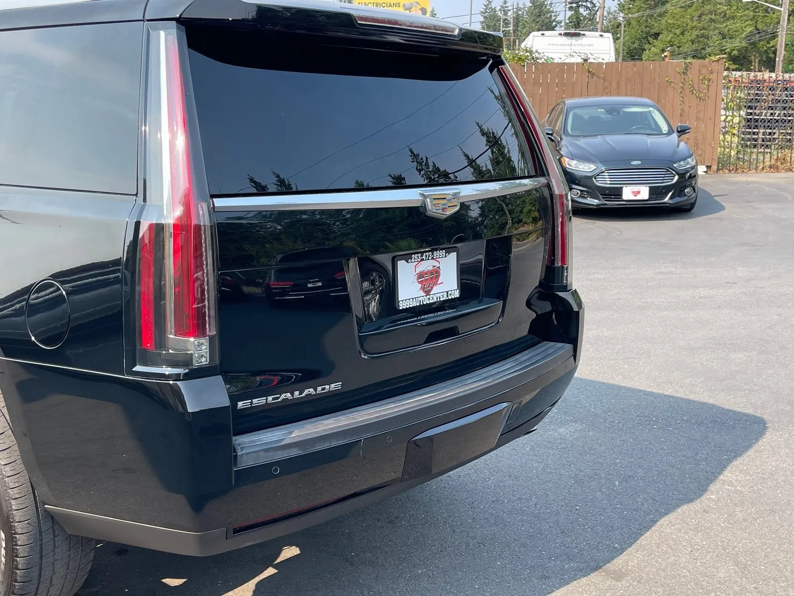 2016 Cadillac Escalade Premium photo 3
