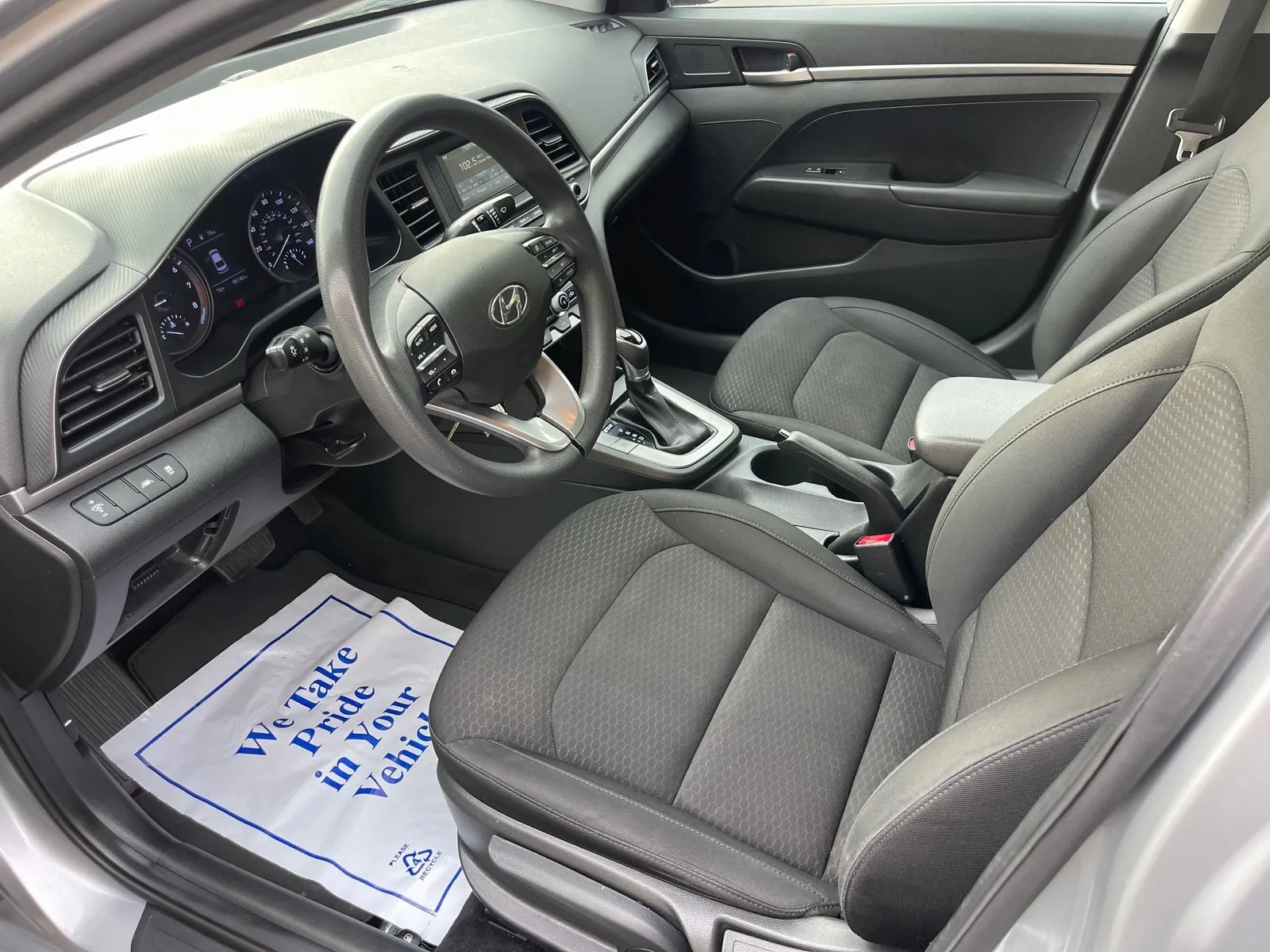 2020 Hyundai Elantra SE photo 4
